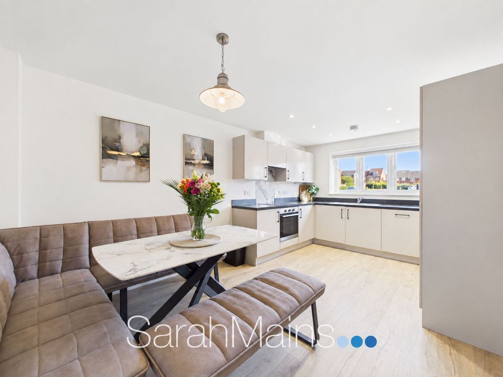 Property photo 3 of 14 Dining Kitchen