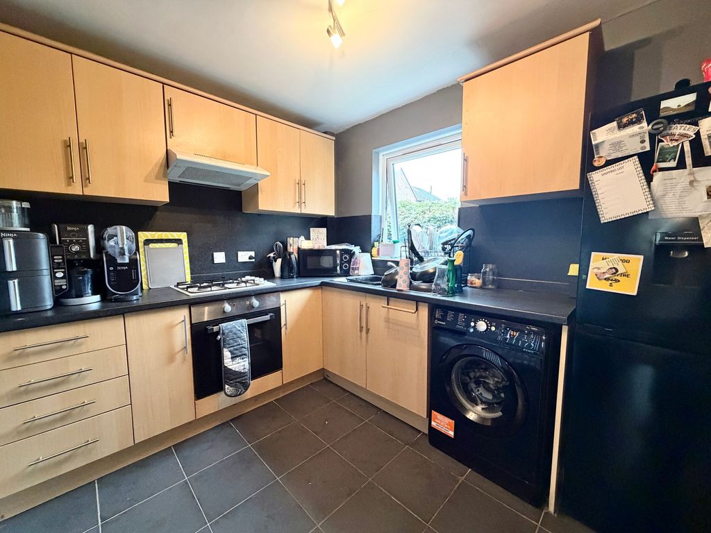 Property photo 3 of 6 Kitchen