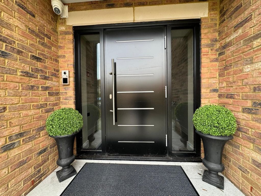 Property photo 1 of 3