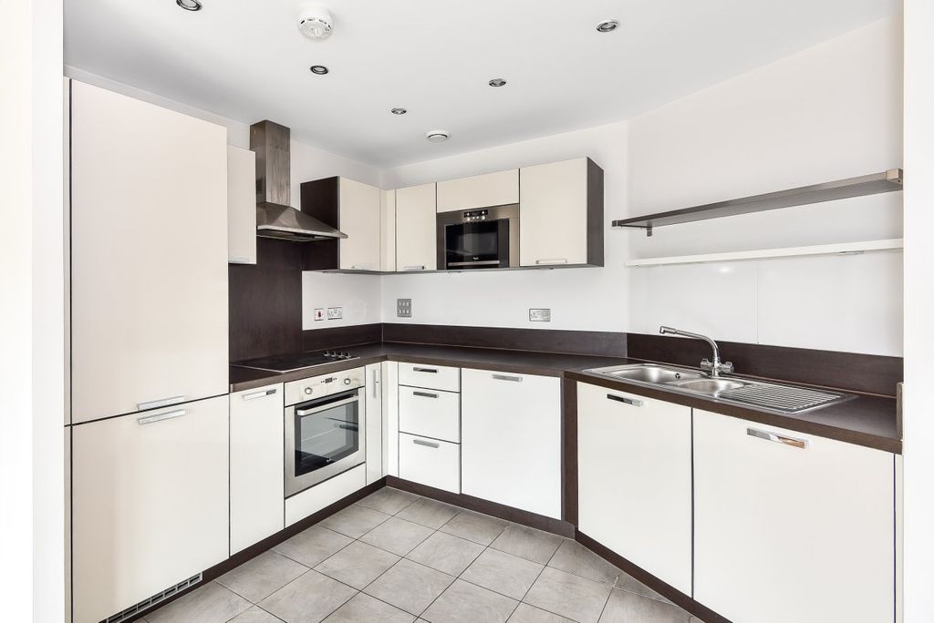 Property photo 2 of 8 Kitchen