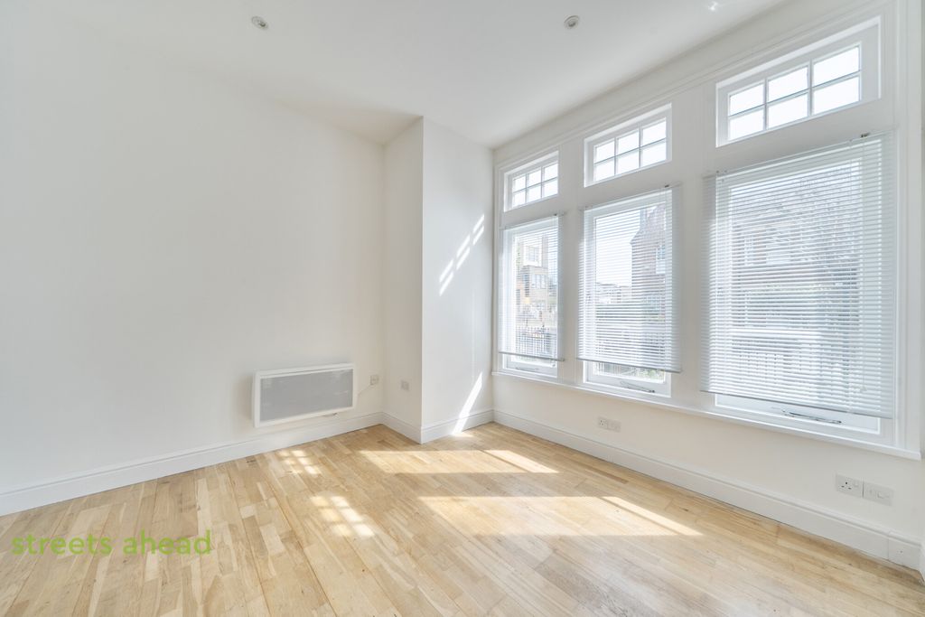 Property photo 2 of 13 4F02Af09-59Ec-47d...