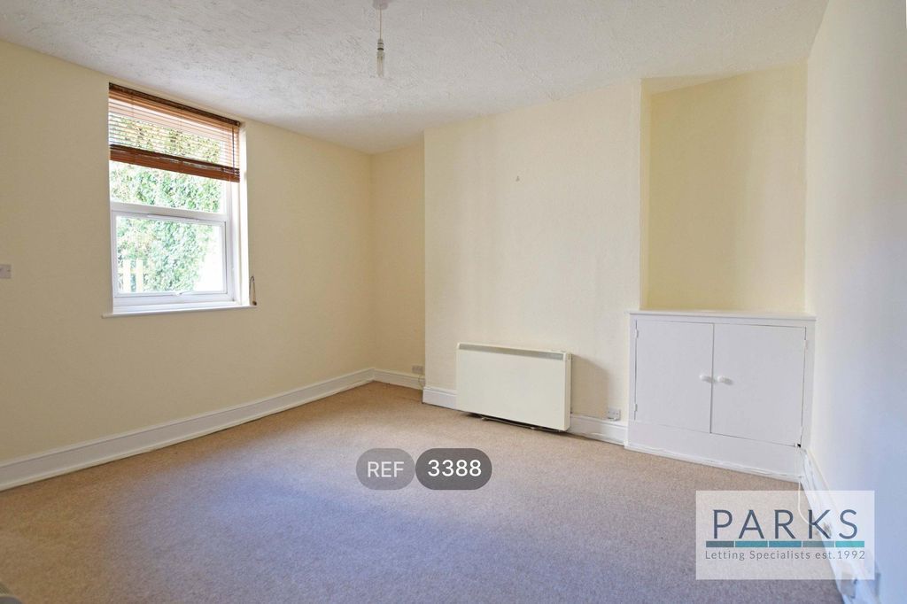 Property photo 3 of 8 Kitchen / Reception Room