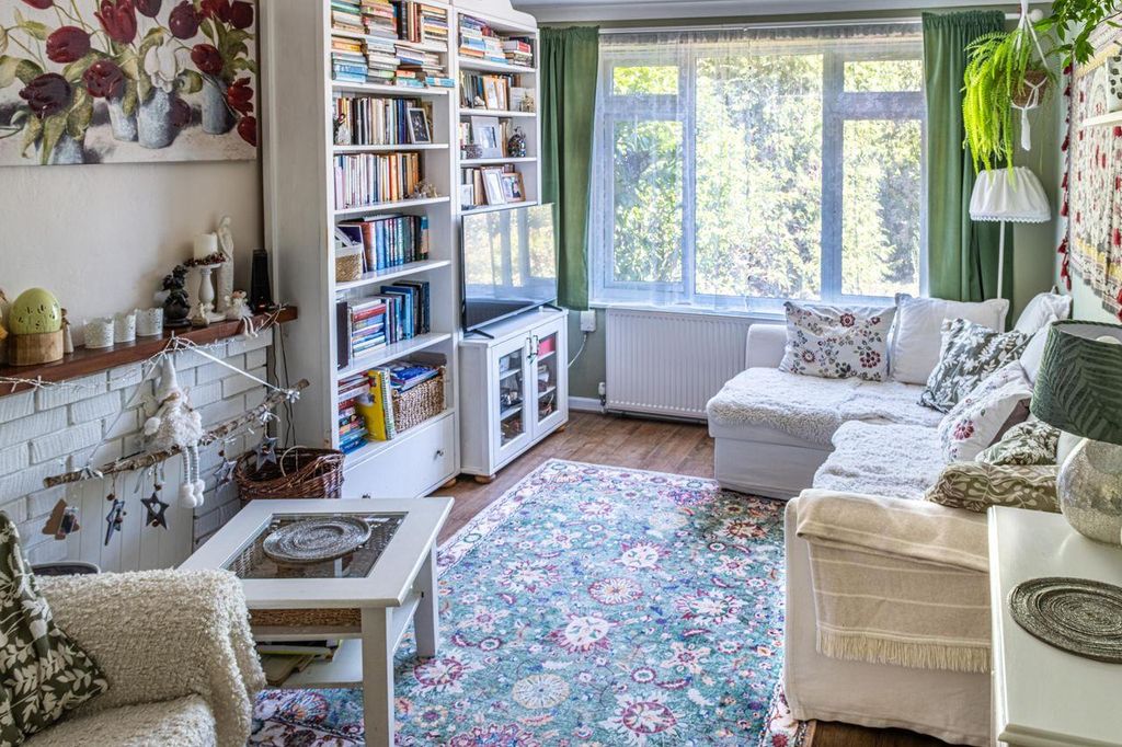 Property photo 2 of 13 Loungs.Jpeg