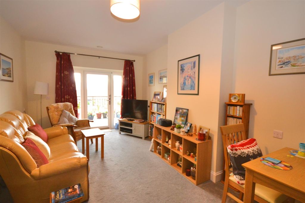 Property photo 2 of 10 3 (12).Png