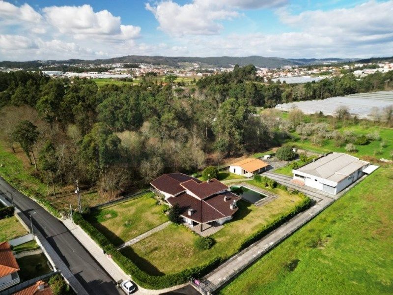 Property photo 1 of 64