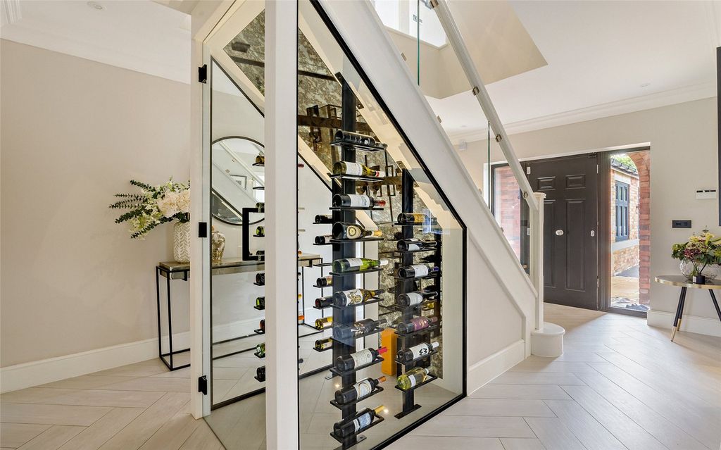 Property photo 2 of 27 Hallway