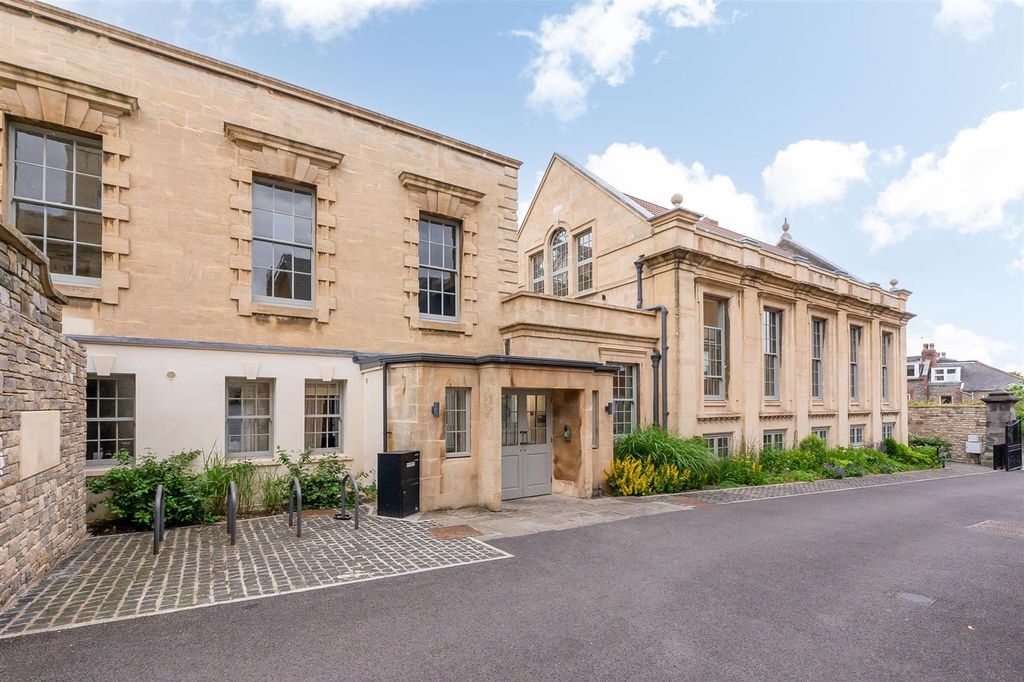 Property photo 1 of 38 Flat-2-5-School-Close-Bs6-7Eb-36.Jpg