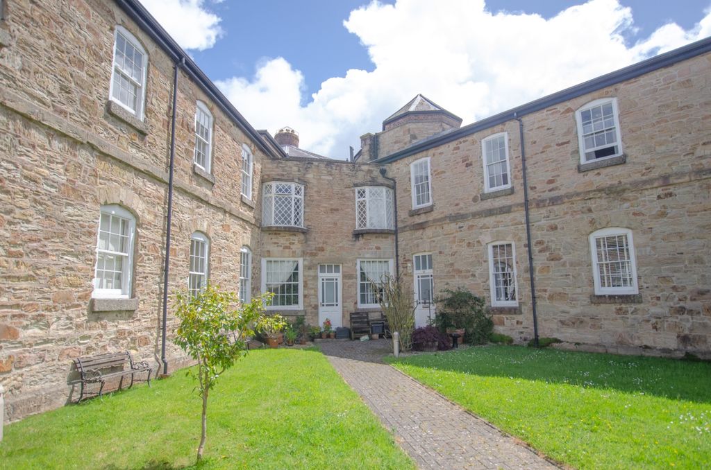 Property photo 1 of 17 12 Tremayne House-17