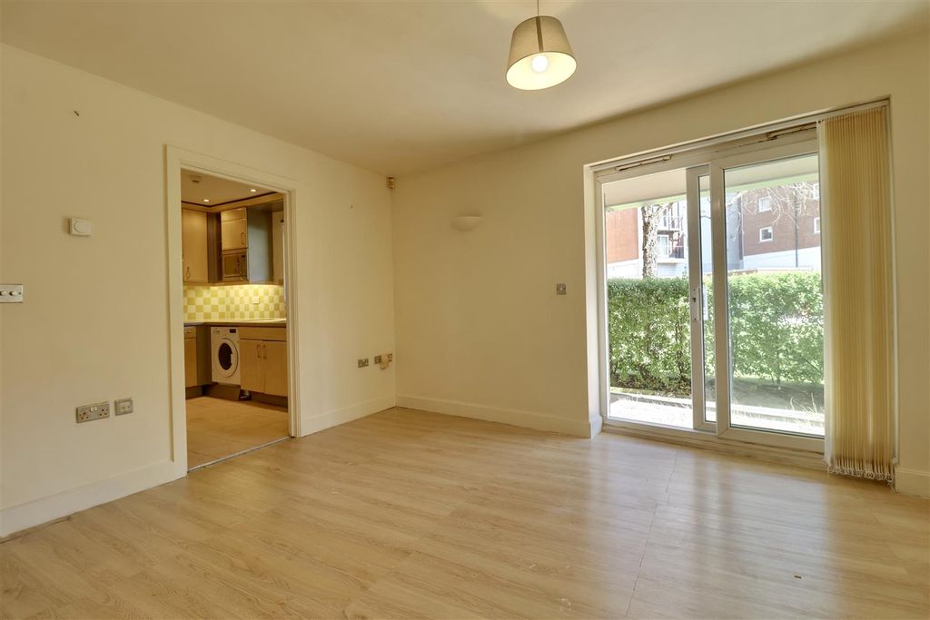 Property photo 2 of 15 0F3A1848-BBC3-45DC-9Baf-78F1C5Fa1B35_1_201_A.Jpeg