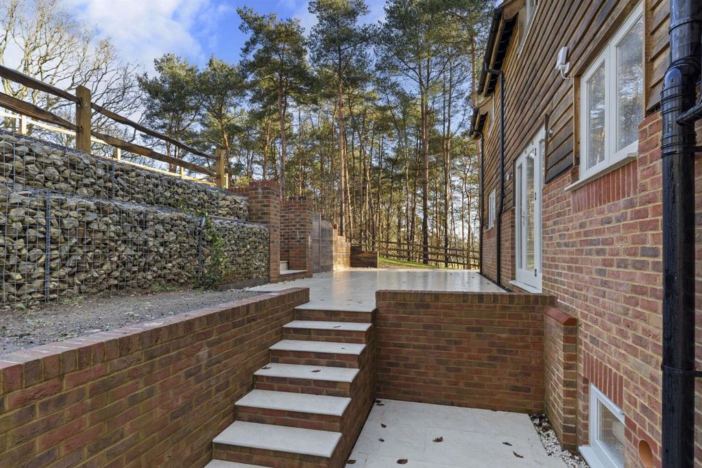 Property photo 3 of 49 Oak Lodge, Gomshall Gu5 9Ny V2-10-1920.Jpg