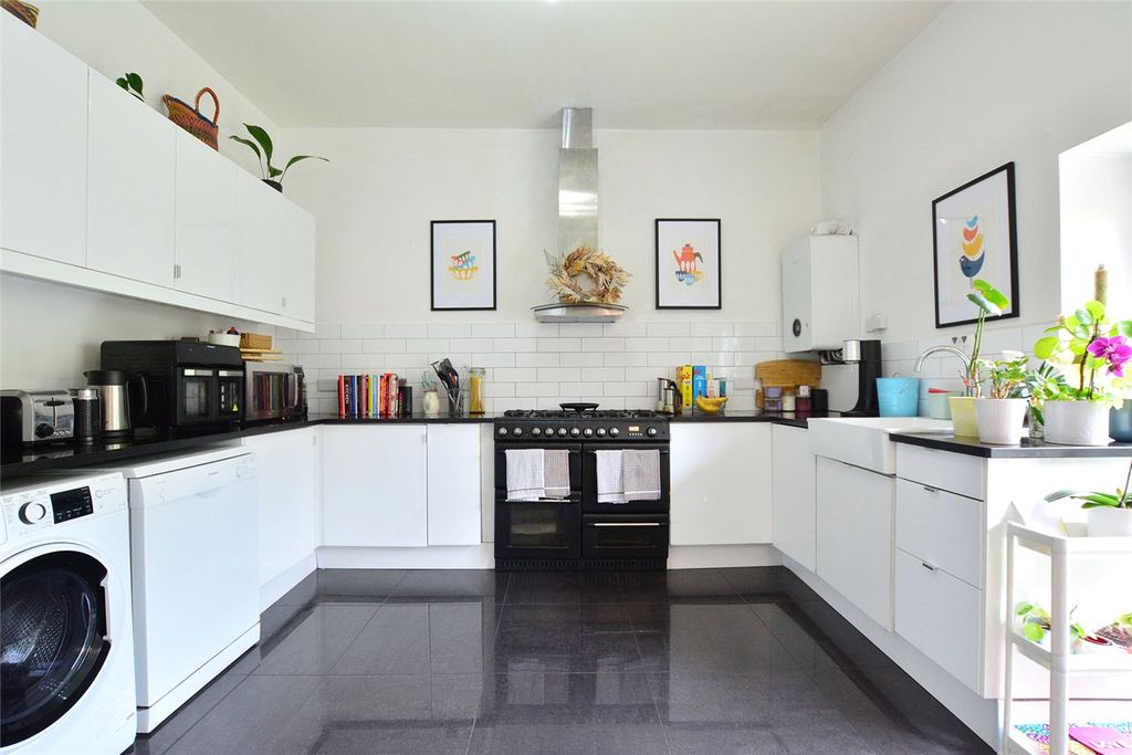 Property photo 3 of 18 Picture No. 02