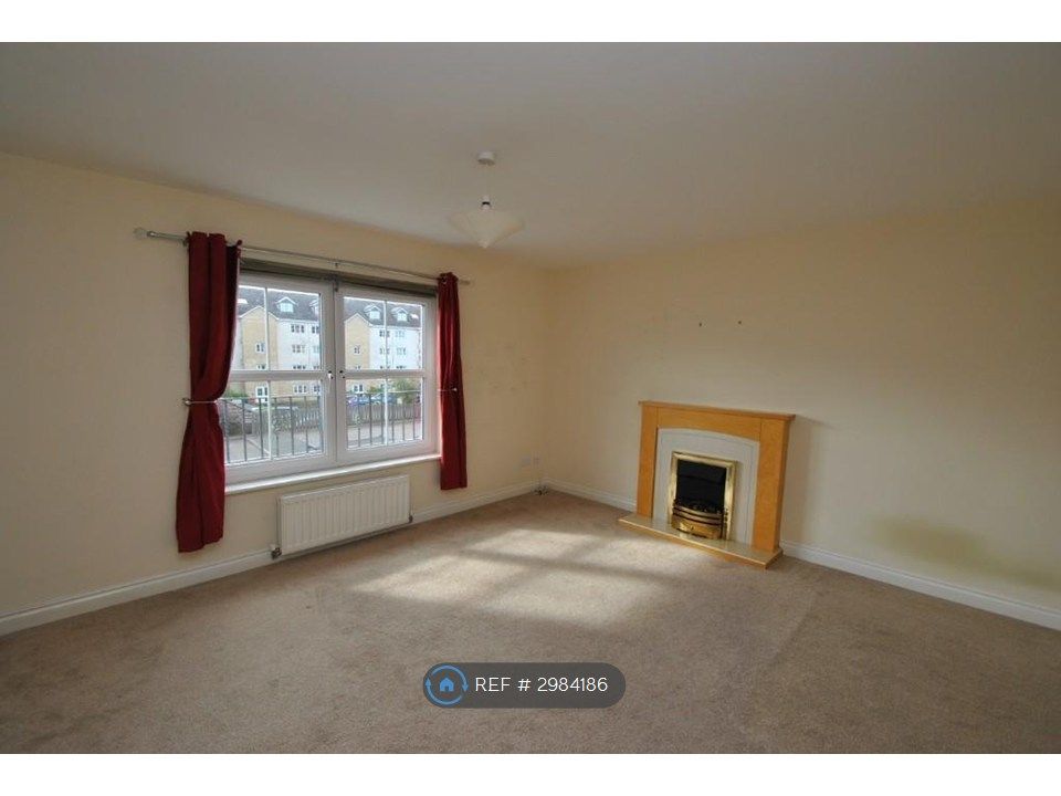 Property photo 3 of 13 Livingroom