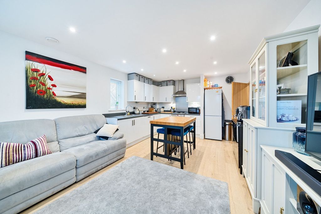 Property photo 2 of 8