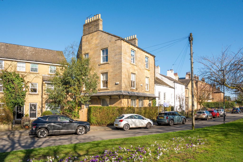 Property photo 1 of 30