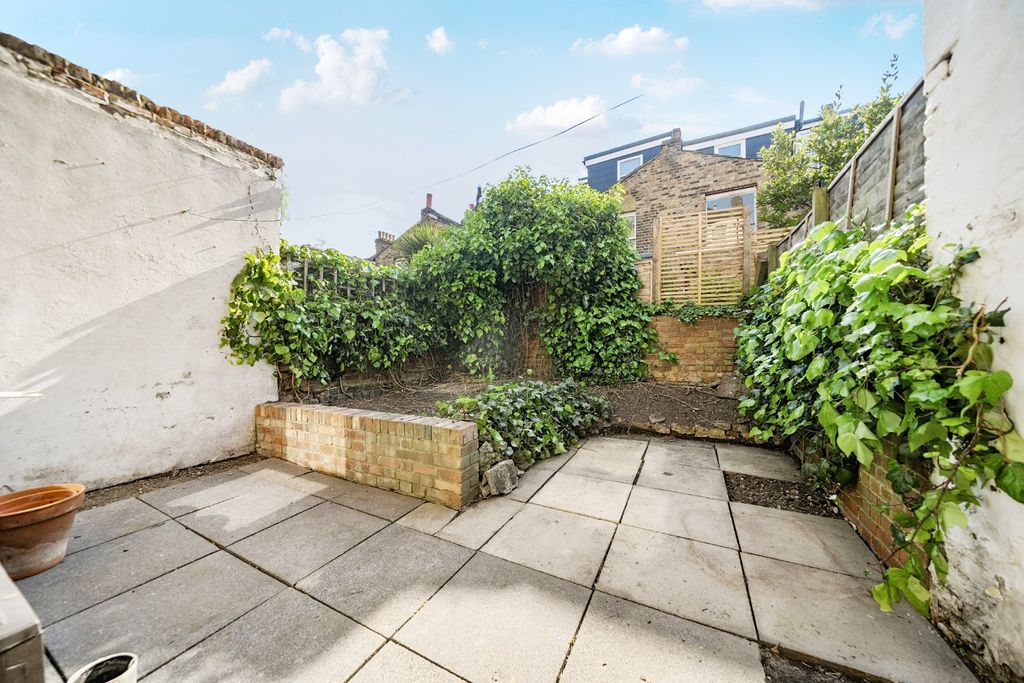 Property photo 2 of 13 4156904