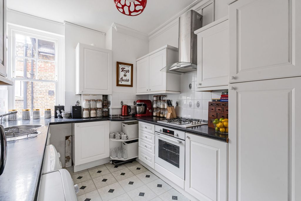 Property photo 3 of 23 Kitchen