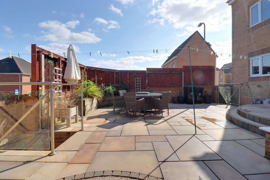 Property photo 2 of 14 Garden