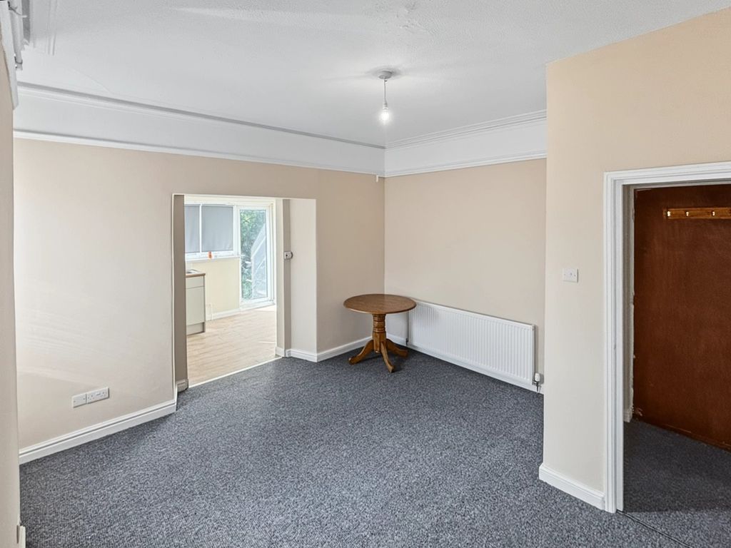 Property photo 2 of 7 Living Room