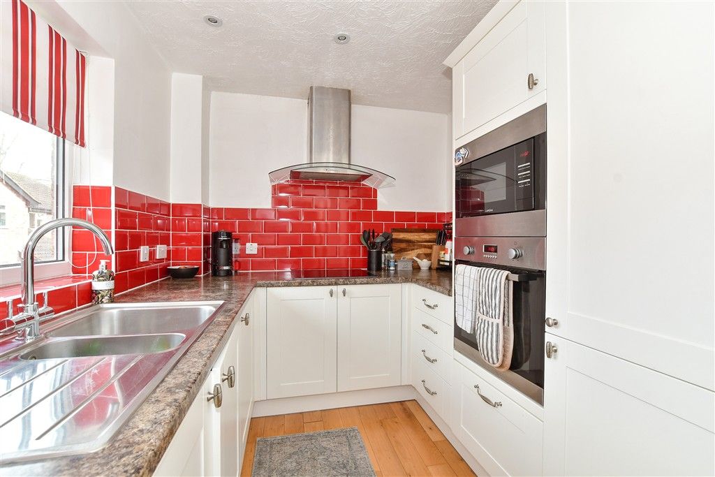 Property photo 2 of 11 Kitchen