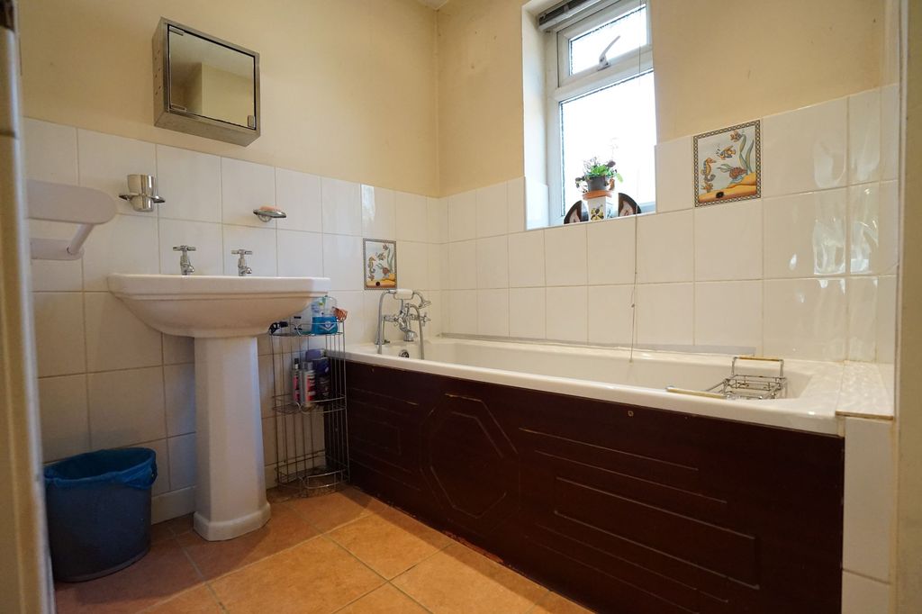 Property photo 2 of 51 Bathroom