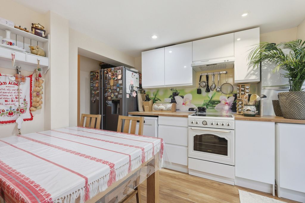 Property photo 3 of 30