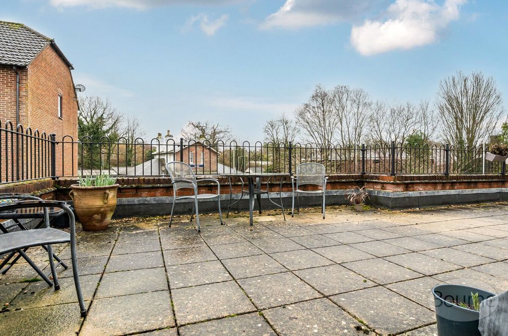 Additional image 12 of 2 bed flat for saleStation Road, Liphook, Hampshire GU30