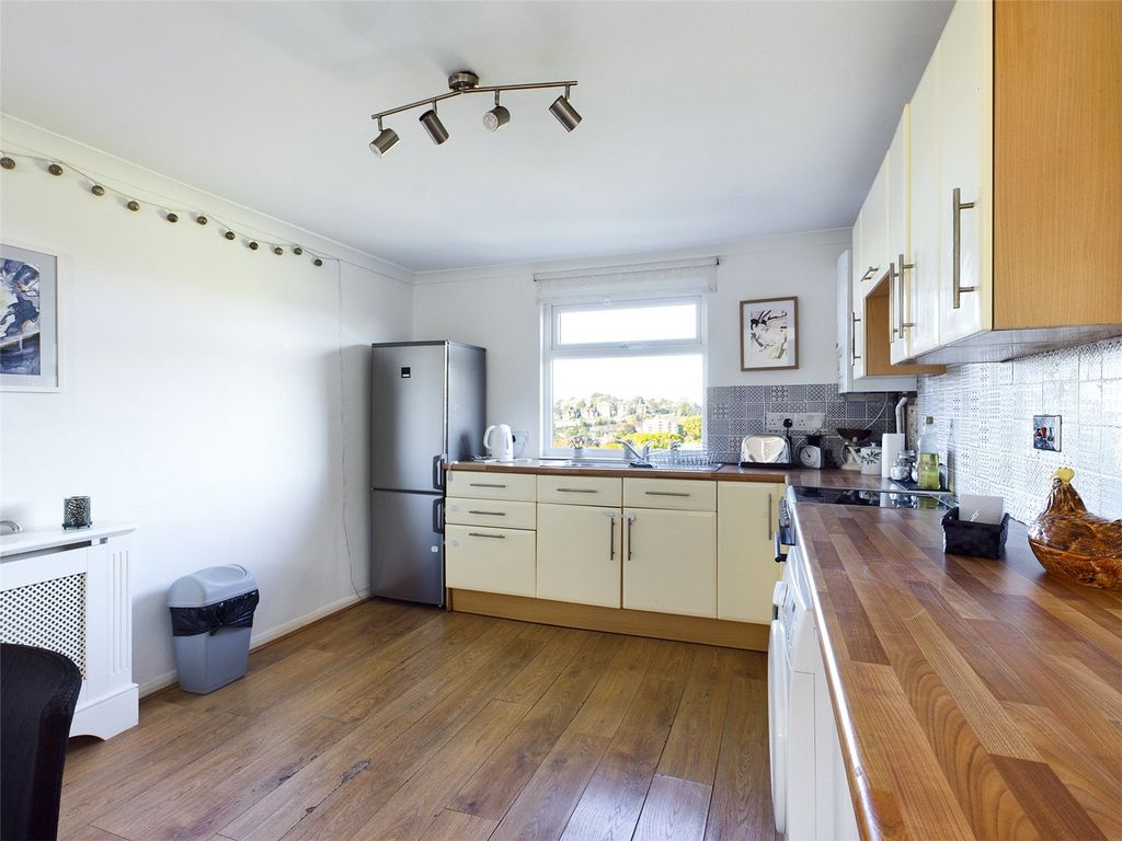 Property photo 1 of 9 Kitchen