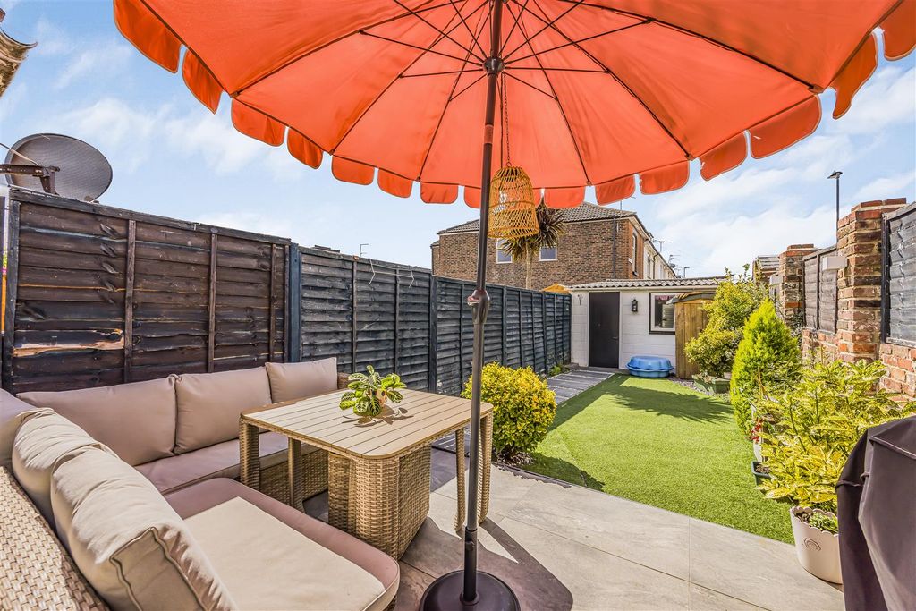 Property photo 1 of 23 44 Alver Road, Fratton-Porticomarketing-Soldby-30.