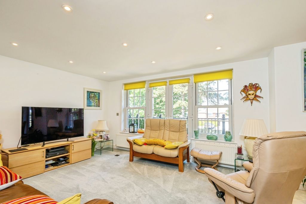 Property photo 3 of 15 Pbox-Img.Jpg