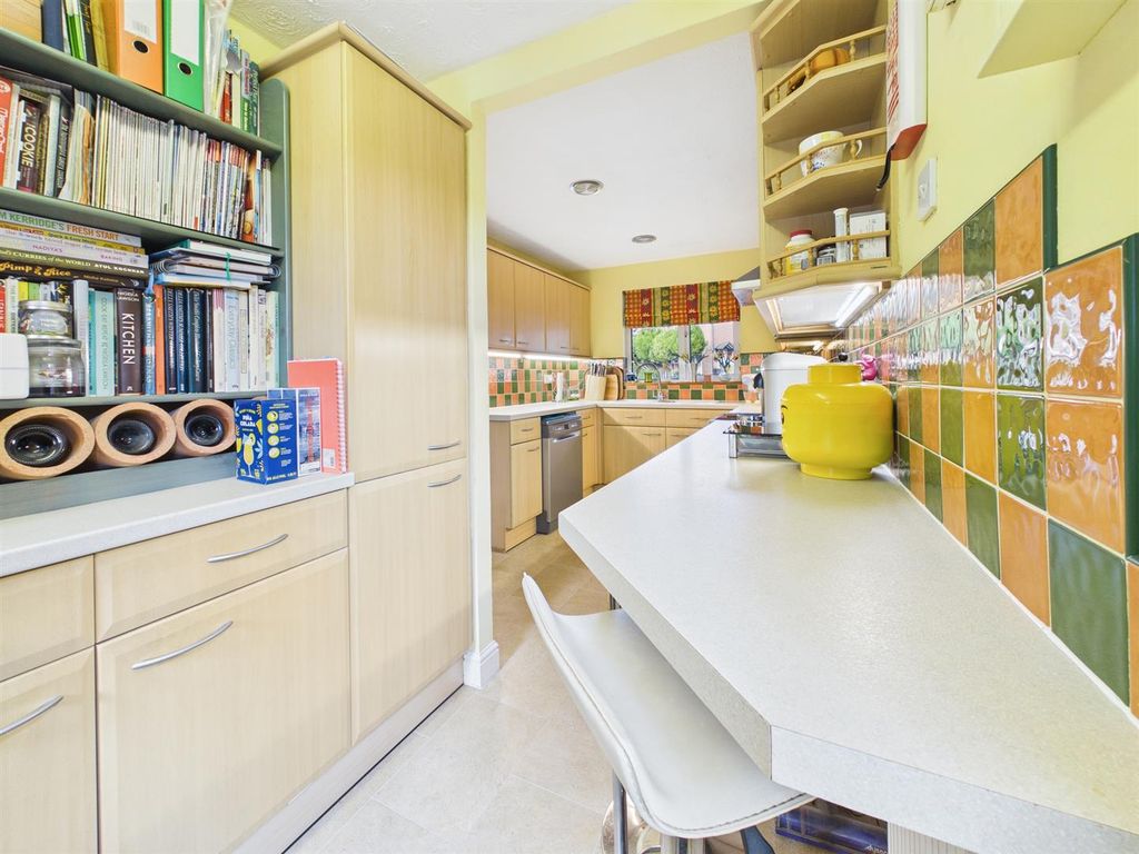 Property photo 2 of 17 Cam05510G0-Pr0152-Still015.Jpg