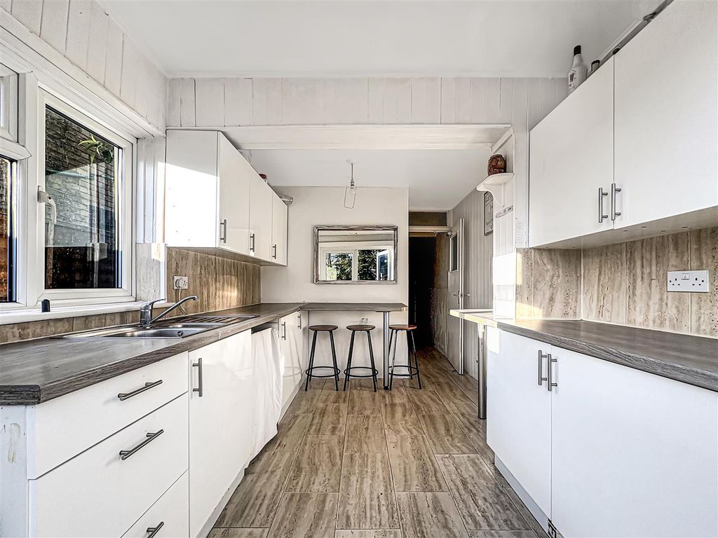 Property photo 2 of 11 2F41073Bb69c1cd59F4167090B7Cacb1827562F7.Jpg