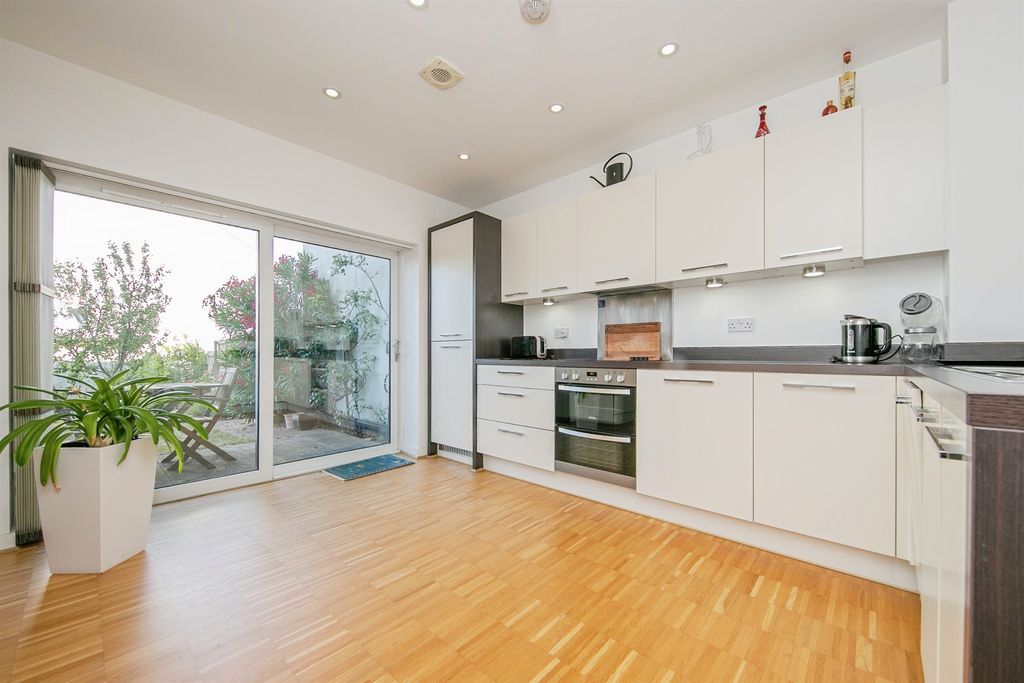 Property photo 2 of 21