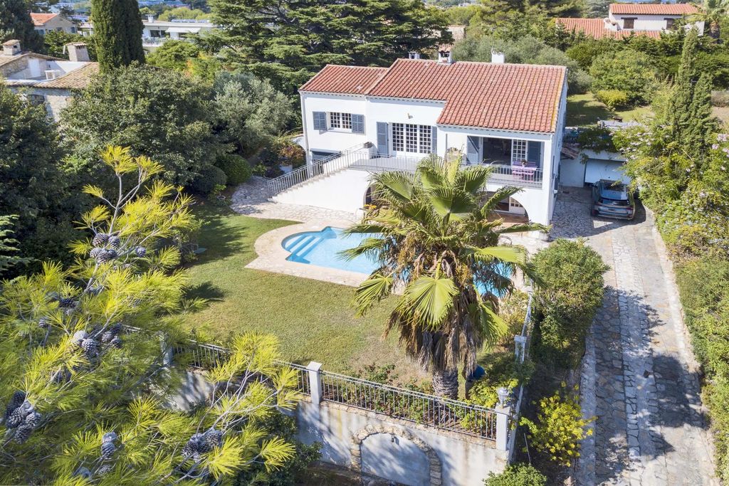 Property photo 2 of 31