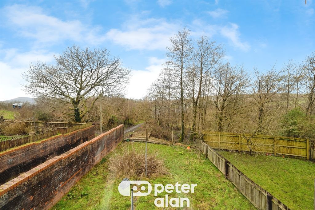 Property photo 2 of 24