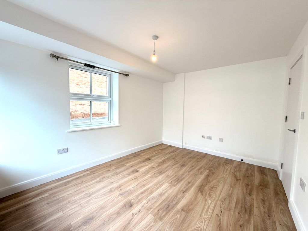 Property photo 3 of 5 Gallery