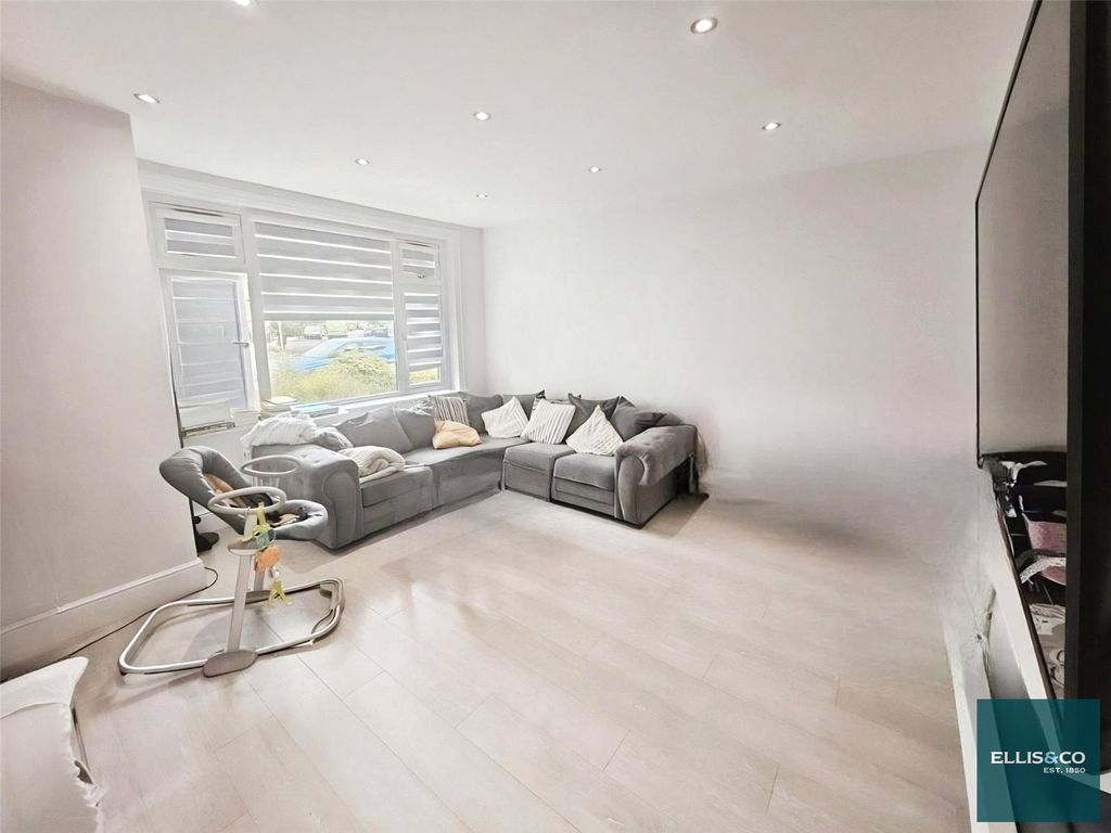 Property photo 2 of 12 Picture No. 14