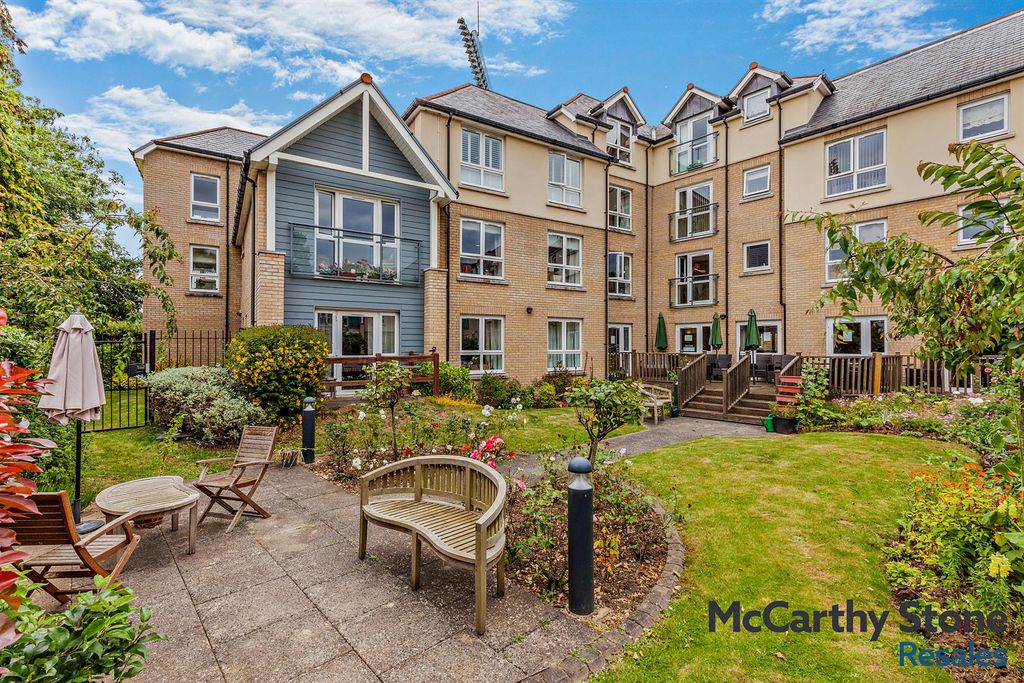 Property photo 1 of 11 8677354-Exterior03-800.Jpg