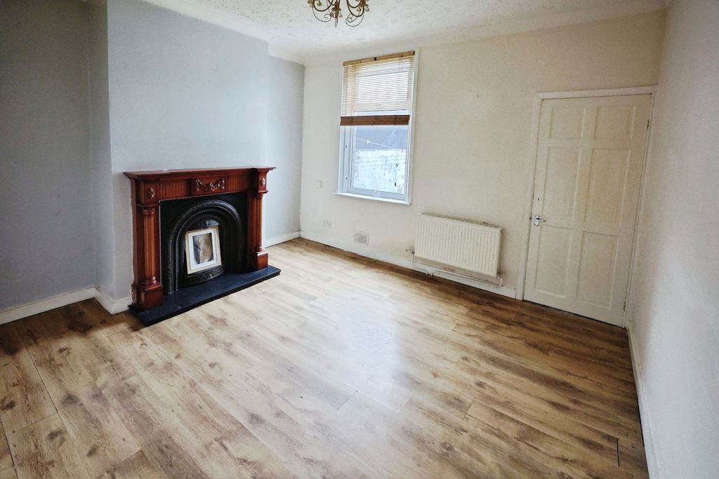 Property photo 3 of 8 Pbox-Img.Jpg