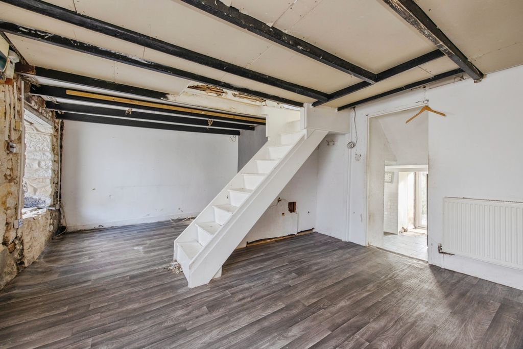 Property photo 3 of 17 Pbox-Img.Jpg