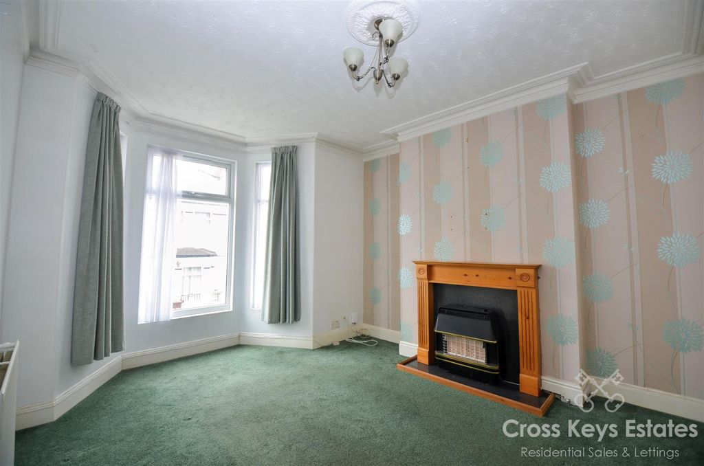 Property photo 3 of 28 Sitting Room