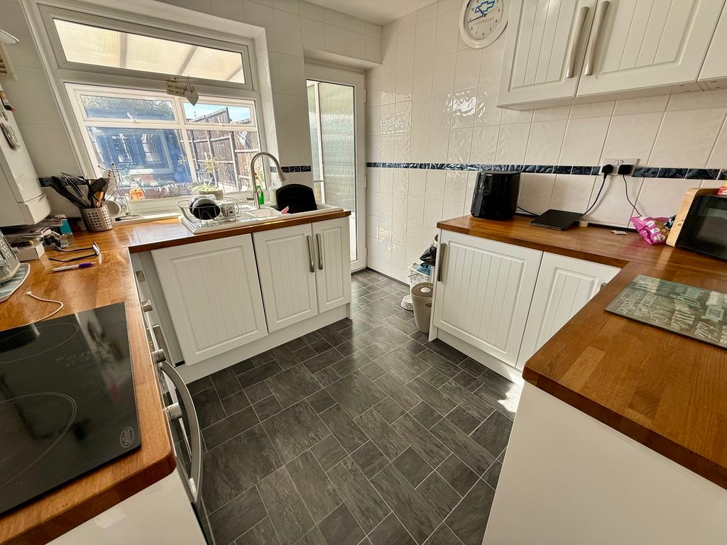 Property photo 3 of 16 Kitchen