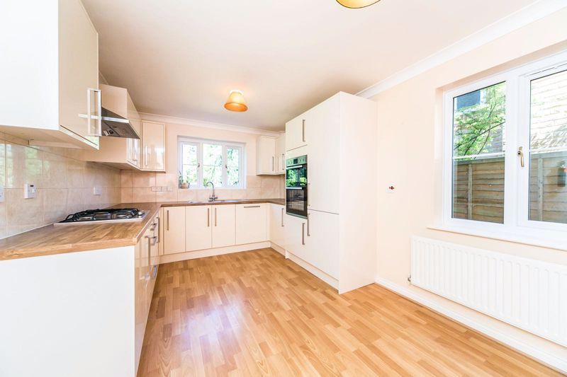 Property photo 3 of 12 Photo 7