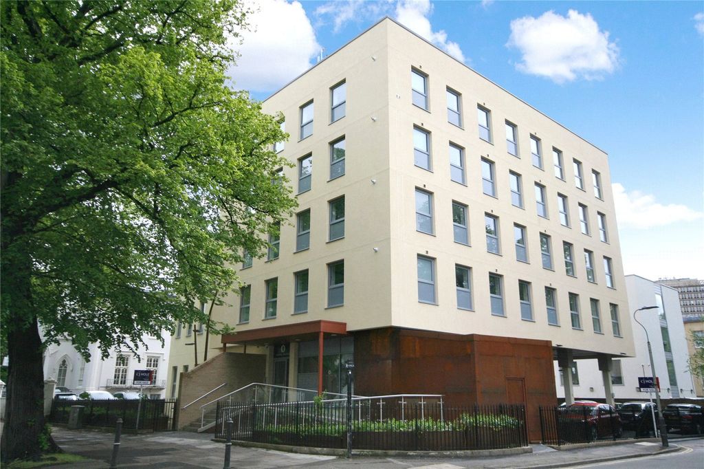 Property photo 2 of 14 Picture No. 15