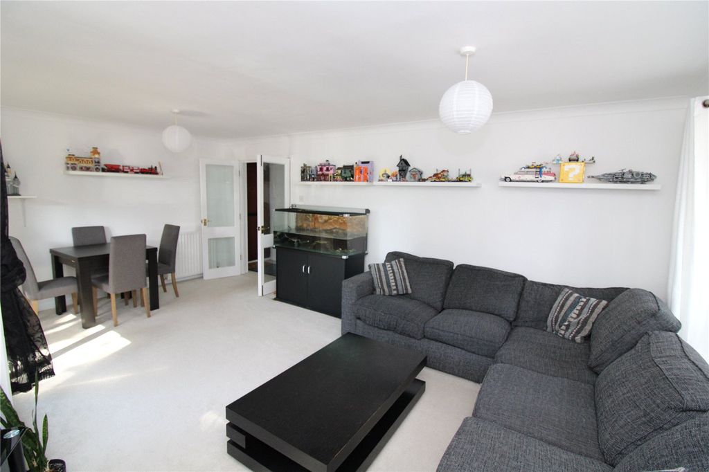 Property photo 2 of 13 Lounge