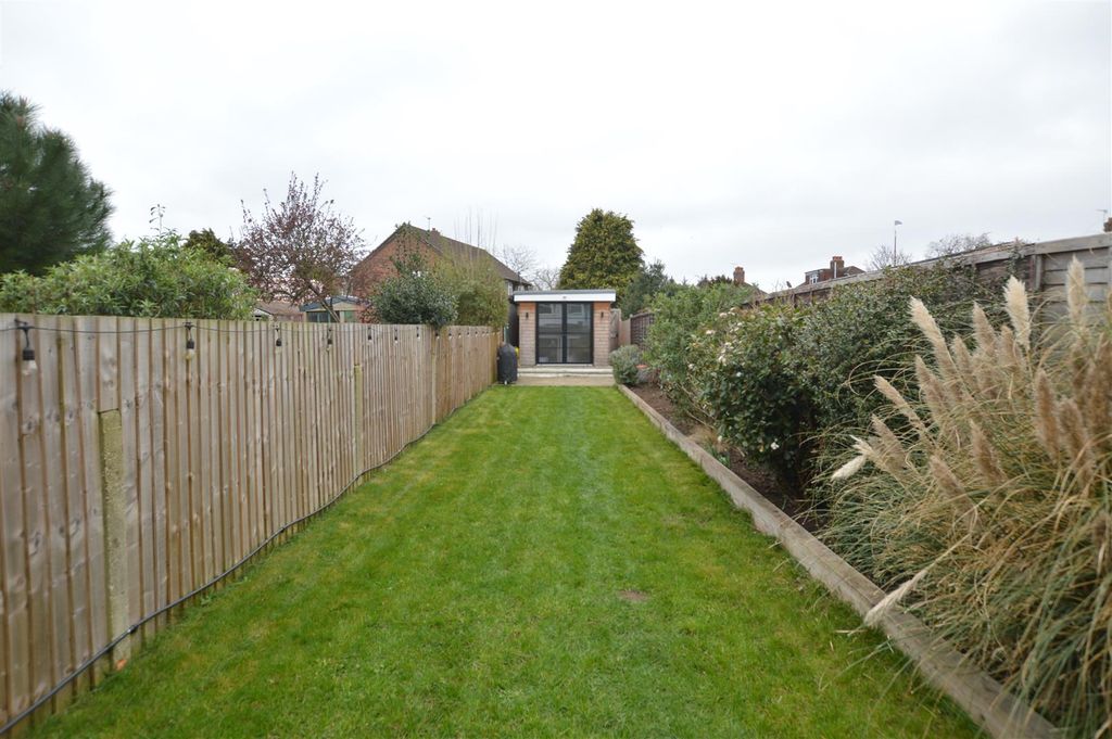Property photo 3 of 18 233 Whitton Dene Gdn .Jpg