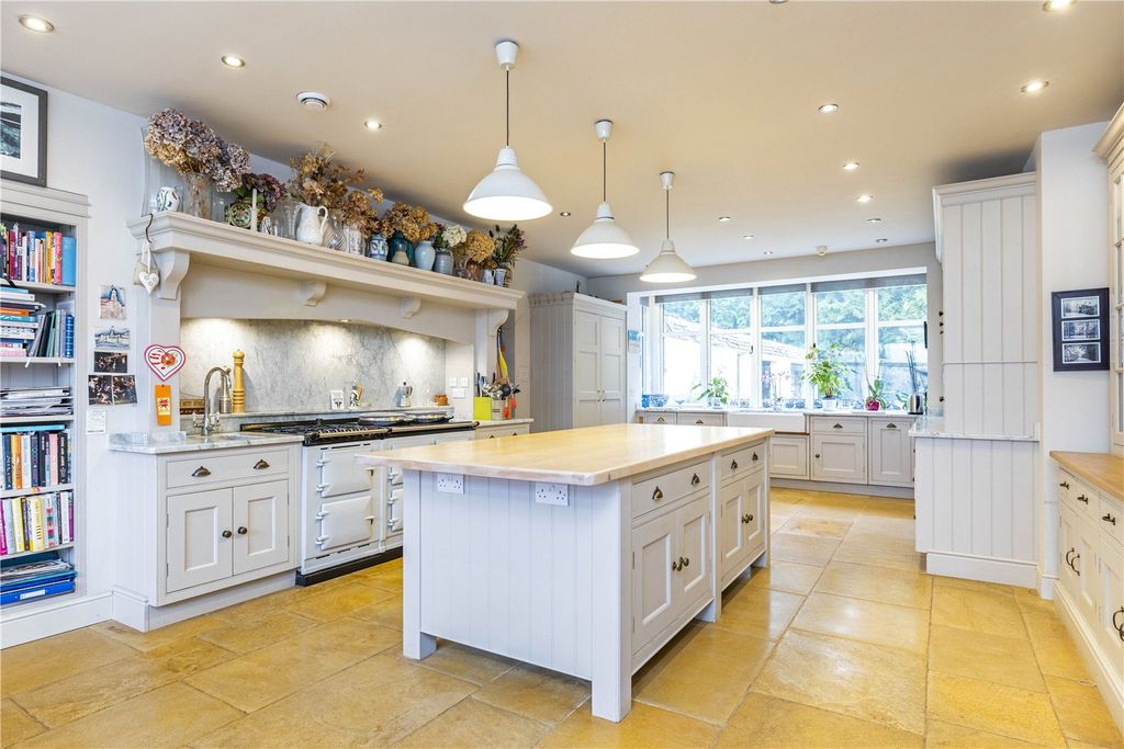 Property photo 3 of 32 Kitchen