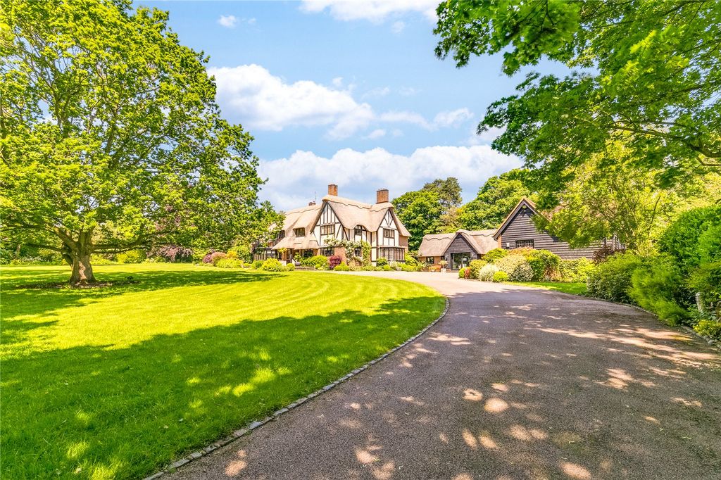 Property photo 2 of 32 The Thatched House