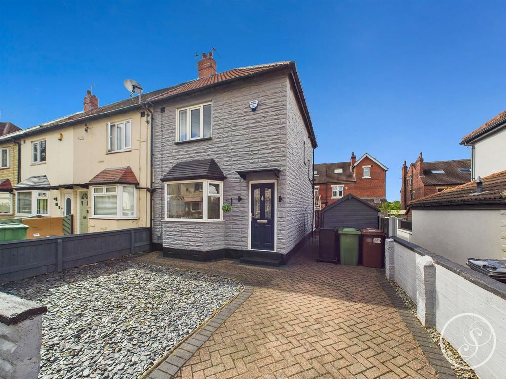 Property photo 1 of 17 External