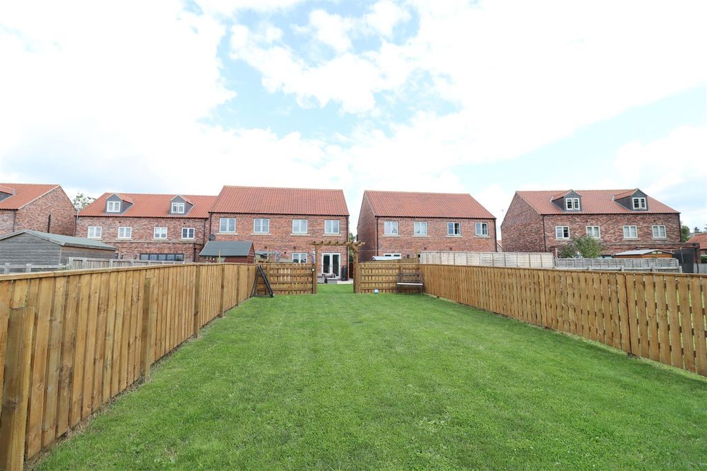 Property photo 3 of 18