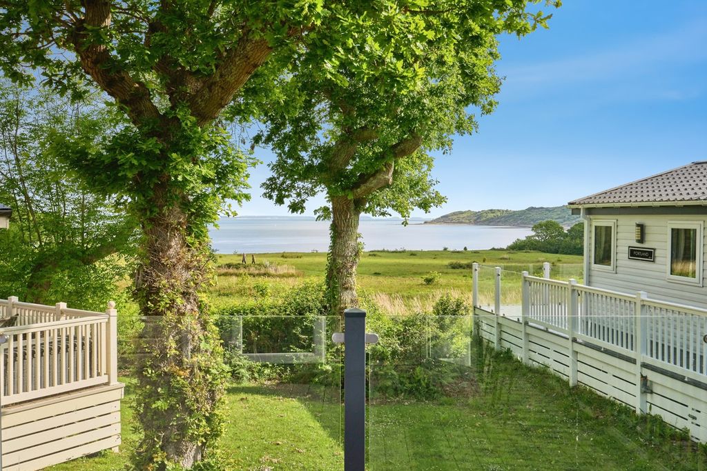 Property photo 2 of 16 Sea Views